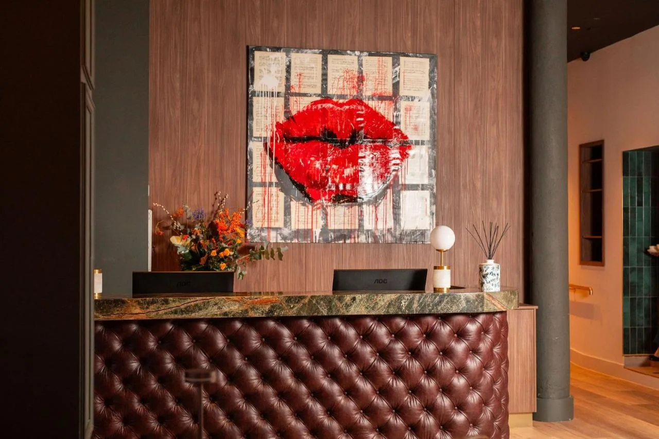 Reception desk