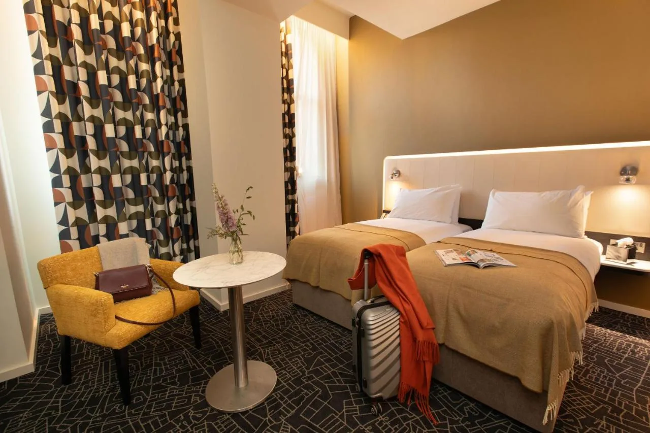 Club Twin Room